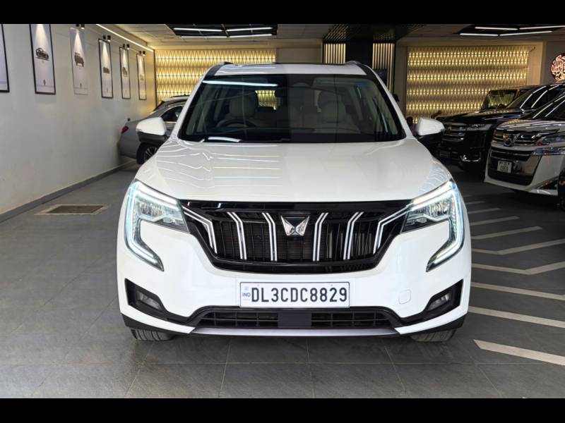 Mahindra XUV700 AX7 Luxury Pack Petrol AT 7 STR