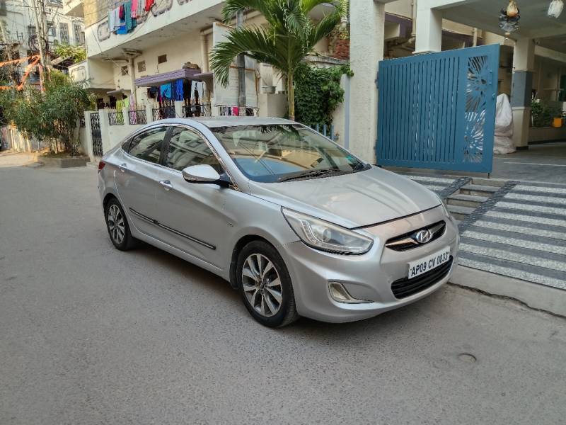 Hyundai Verna Fluidic 1.6 CRDi SX AT