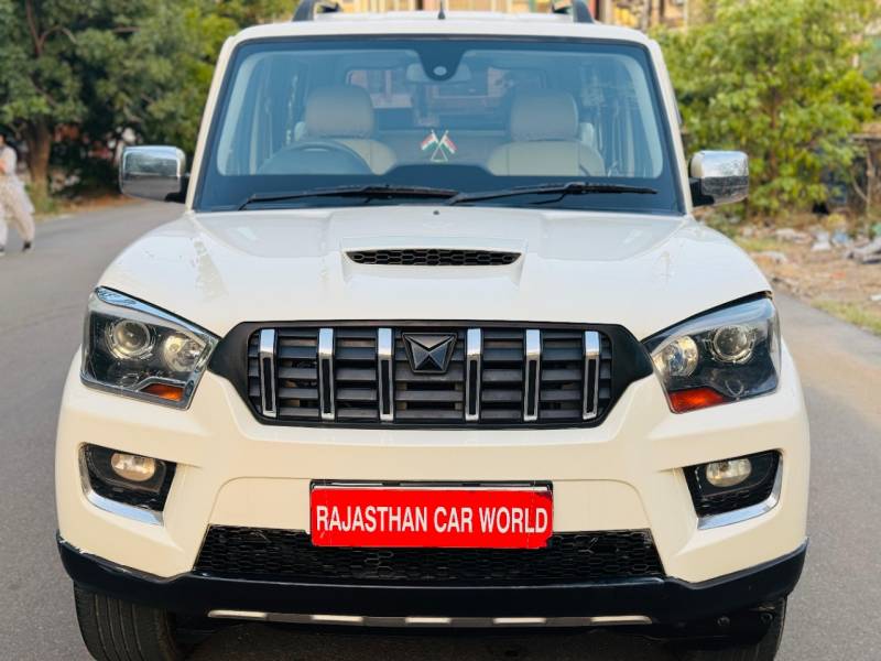 Mahindra Scorpio S10