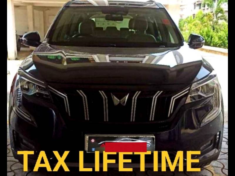 Mahindra XUV700 AX 7 Petrol AT 7 STR