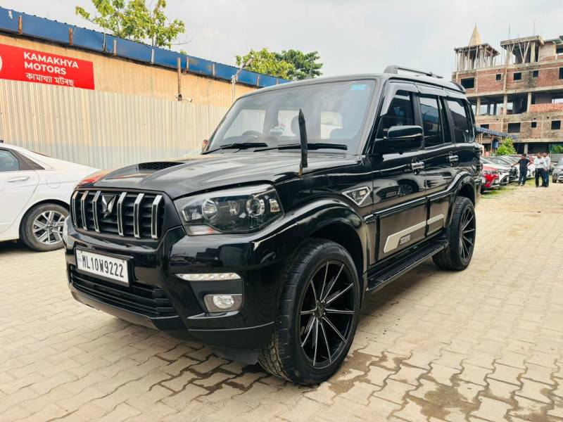 Mahindra Scorpio S11 MT 7S