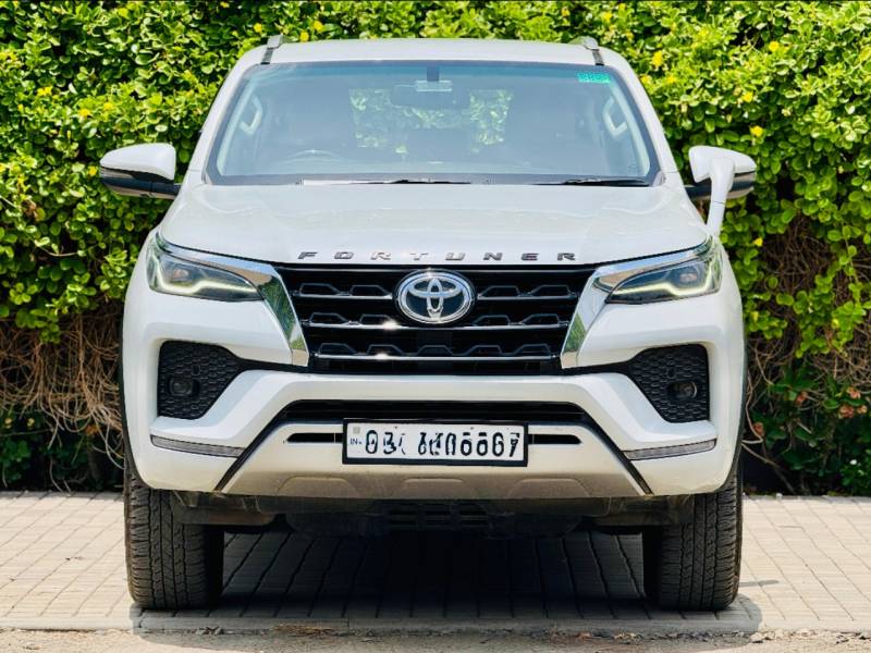 Toyota Fortuner 4x2 AT
