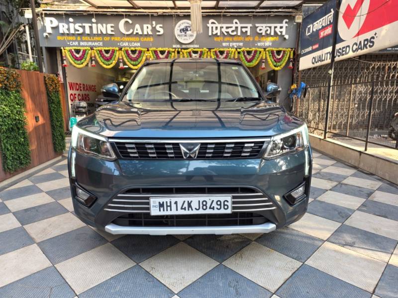Mahindra XUV 300 1.2 W8 (O) AMT