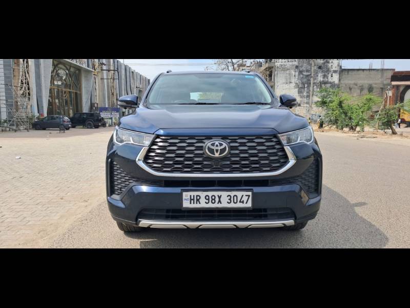 Toyota Innova Hycross VX Hybrid 8 STR