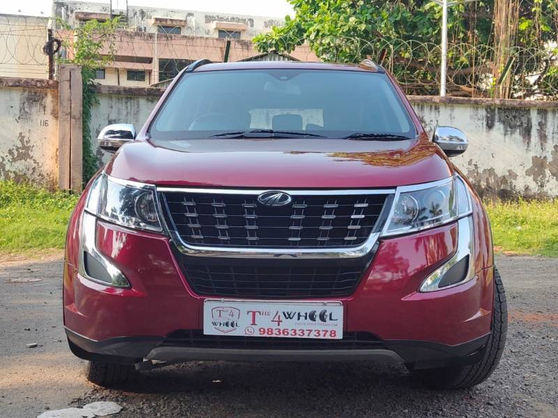 Mahindra XUV500 W7
