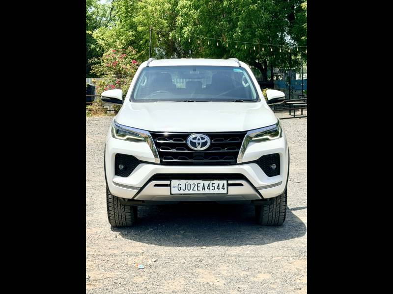 Toyota Fortuner 4X2 AT 2.8 Diesel
