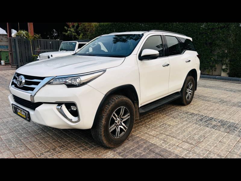 Toyota Fortuner 2.8 4x2 MT