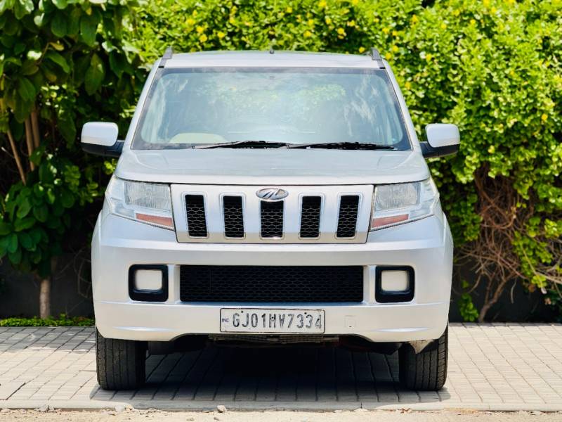 Mahindra TUV300 T6+ MT