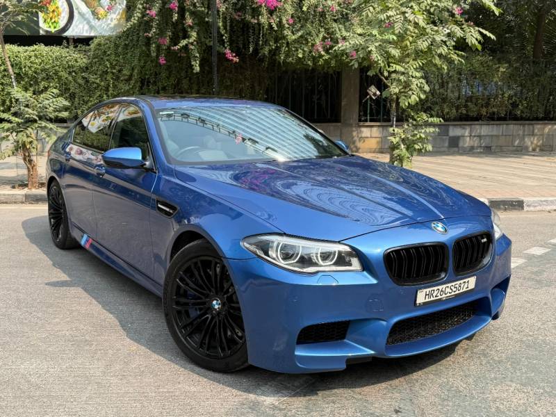 BMW M5 4.4 V8