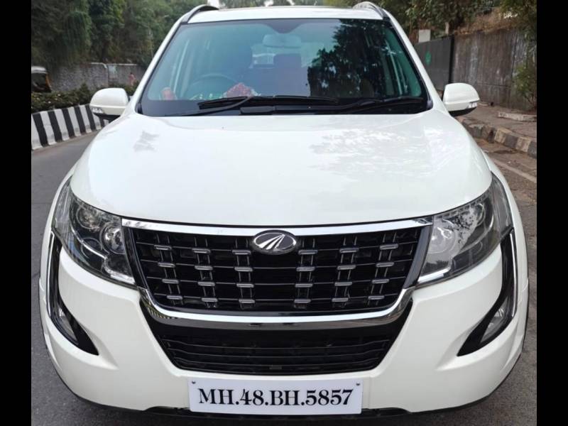 Mahindra XUV500 W11 AT