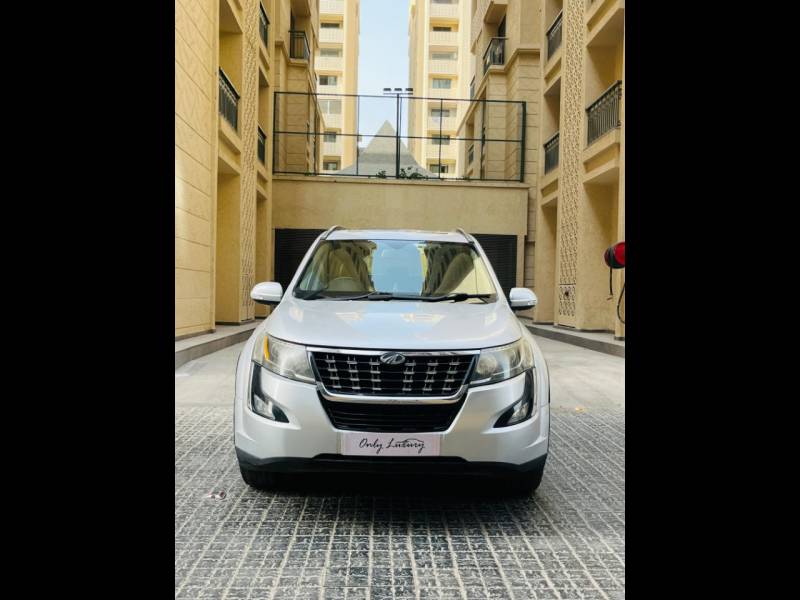 Mahindra XUV500 W11 AT