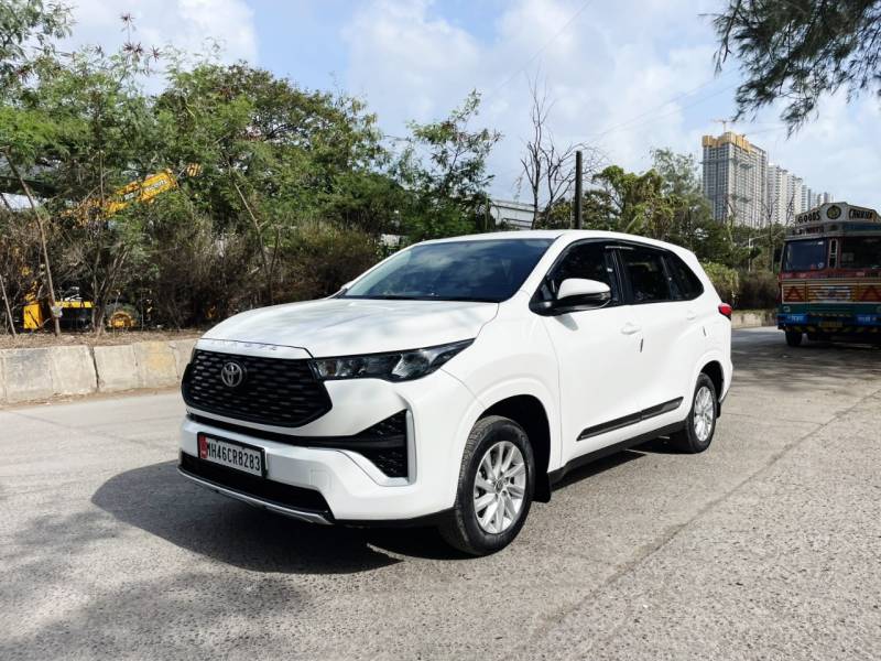 Toyota Innova Hycross GX 8 STR