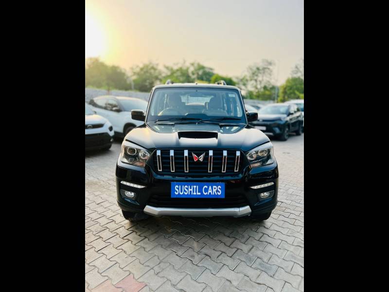 Mahindra Scorpio Classic S11
