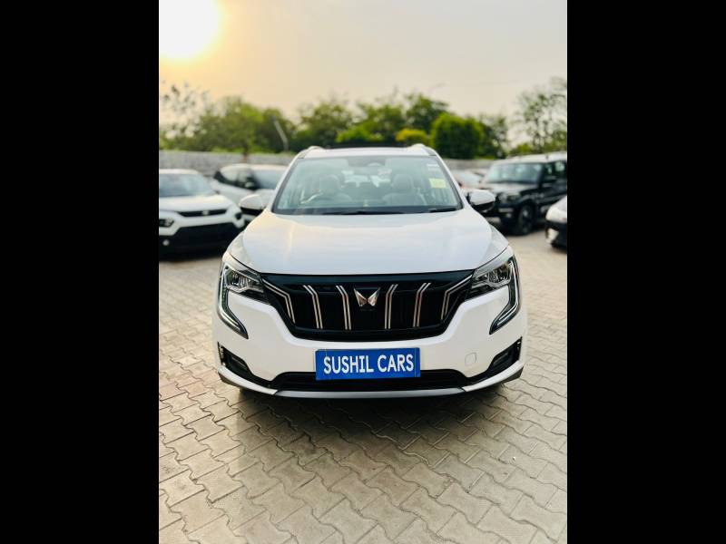 Mahindra XUV700 AX 7 Petrol AT 7 STR