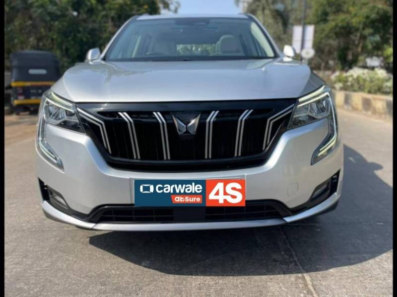 Mahindra XUV700 AX7 Petrol AT 7 STR