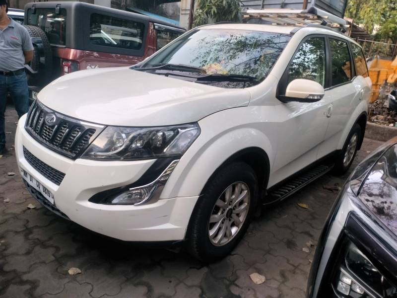 Mahindra XUV500 W10 FWD