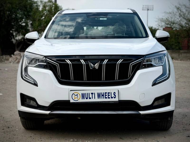 Mahindra XUV700 AX 7 Petrol AT Luxury Pack 7 STR
