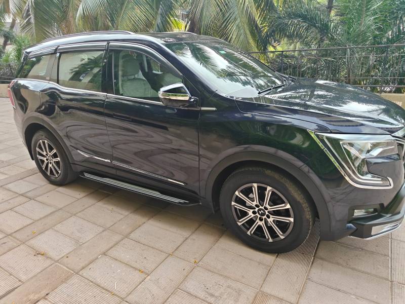 Mahindra XUV700 AX7 Petrol AT 7 STR