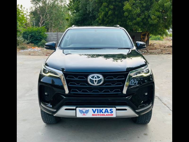 Toyota Fortuner 4x2 AT