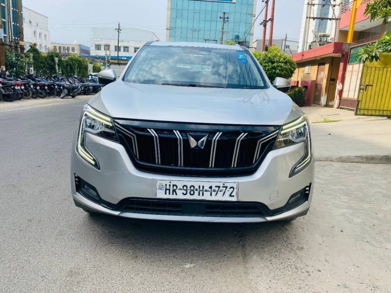 Mahindra XUV700 AX7 Luxury Pack Petrol AT 7 STR