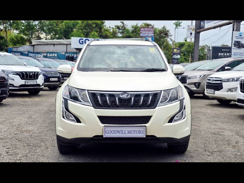 Mahindra XUV500 W8 FWD AT