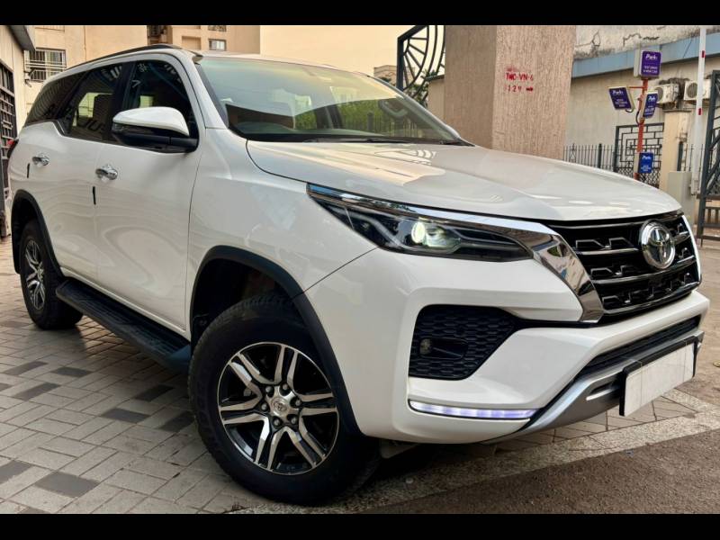 Toyota Fortuner 4x2 2WD Diesel 2.8L Turbo Automatic Platinum White Pearl