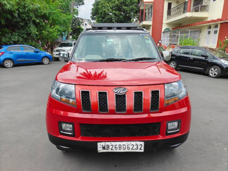 Mahindra TUV300 T10 Dual Tone