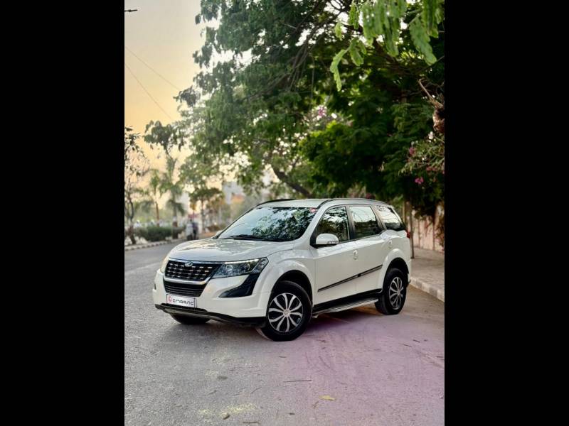 Mahindra XUV500 W7 AT