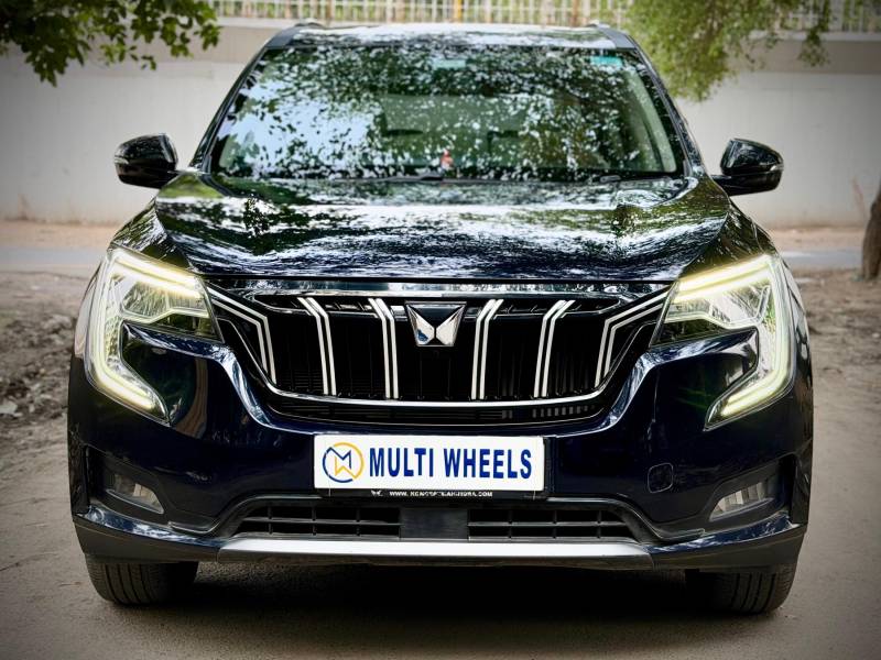 Mahindra XUV700 AX5 Petrol MT 7 STR