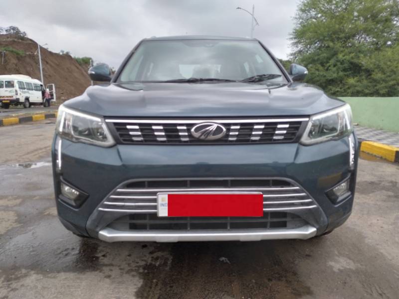Mahindra XUV 300 1.2 W8 (O)