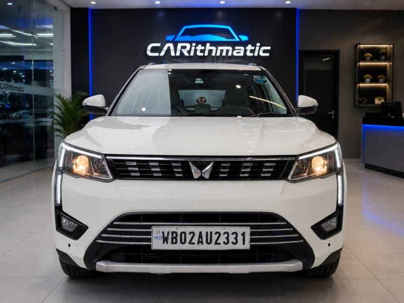 Mahindra XUV 300 1.2 W8 (O) AMT