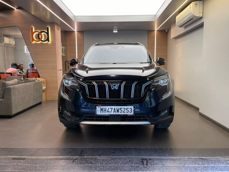 Mahindra XUV700 AX7 Luxury Pack Petrol AT 7 STR