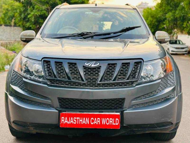 Mahindra XUV500 W4