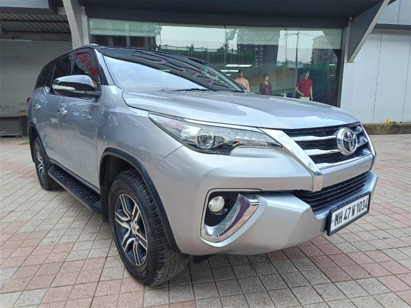 Toyota Fortuner 4x2 AT