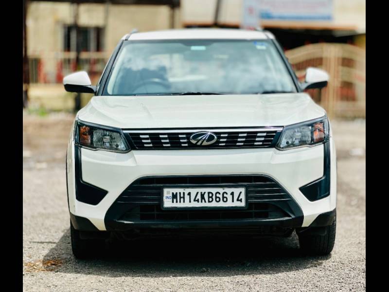 Mahindra XUV 300 W6 1.2 Petrol AMT