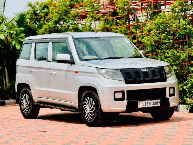 Mahindra TUV300 T4+