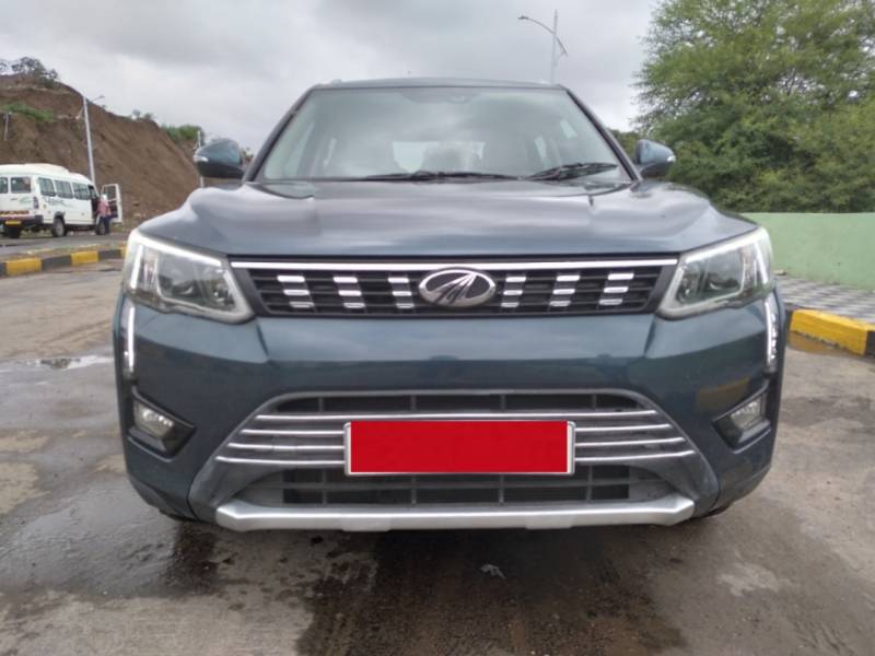 Mahindra XUV 300 1.5 W8 (O)