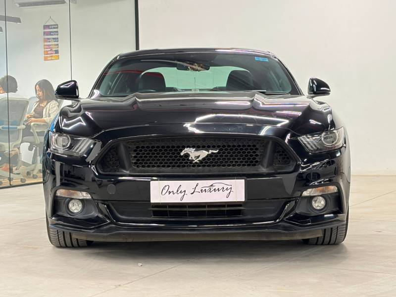 Ford Mustang GT Fastback 5.0L v8