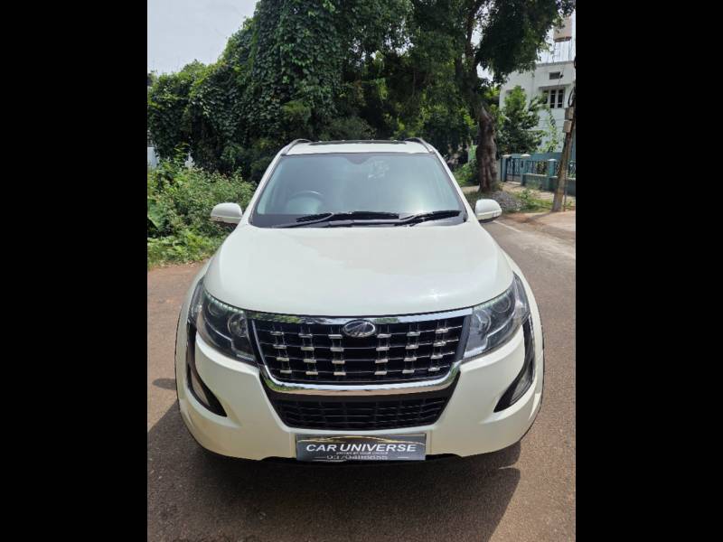 Mahindra XUV500 W11