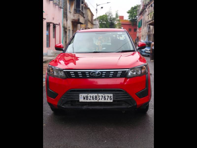 Mahindra XUV 300 1.2 W6