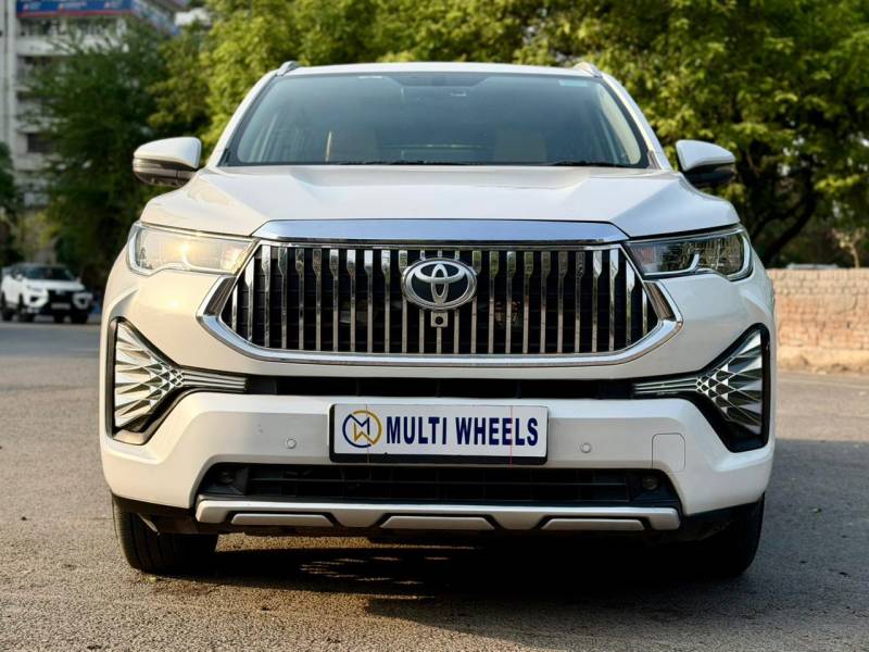 Toyota Innova Hycross VX (O) Hybrid (Electric + Petrol) Automatic (e-CVT) 7 STR Platinum White Pearl