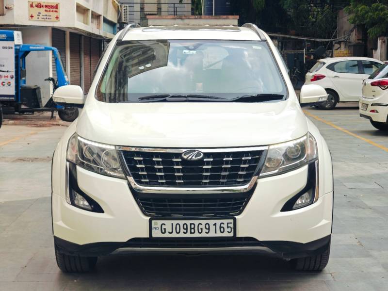 Mahindra XUV500 W11