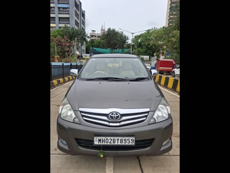 Toyota Innova 2.5 VX 7 STR BS IV