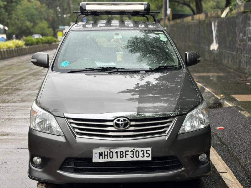Toyota Innova 2.5 VX 8 STR BS IV