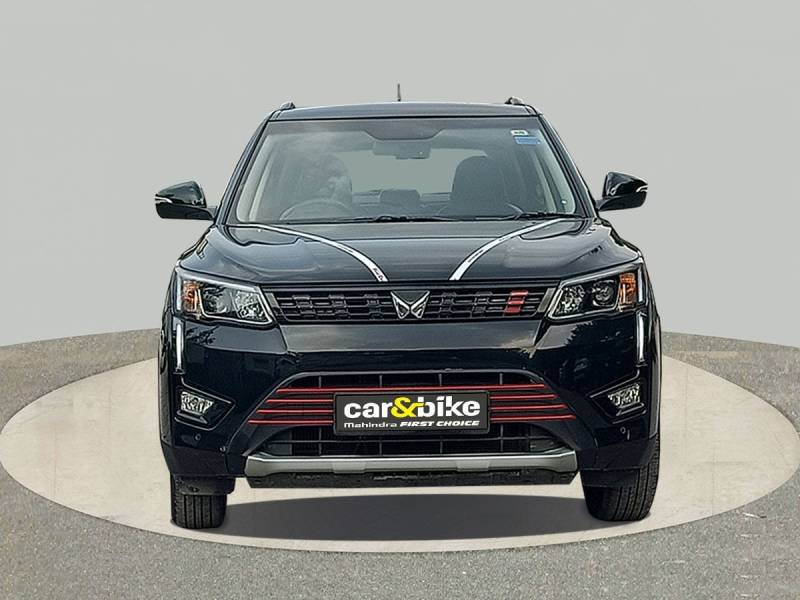 Mahindra XUV 300 1.2 W8