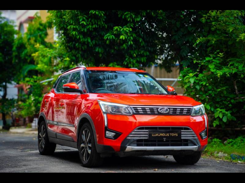 Mahindra XUV 300 1.2 W8 (O)