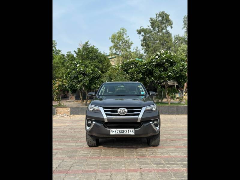Toyota Fortuner 2.8 4x4 MT