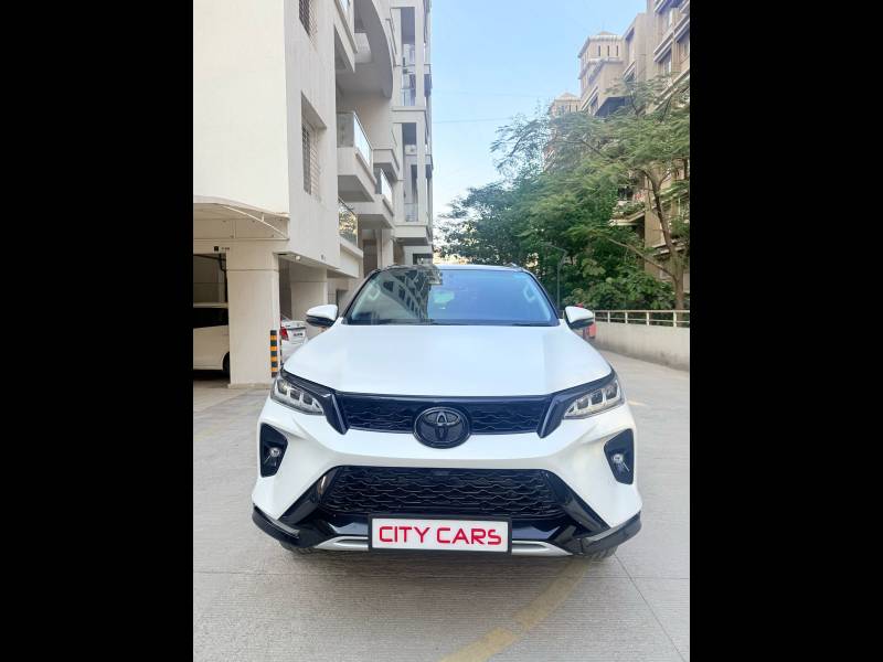 Toyota Fortuner Legender 4X2 AT 2.8 Legender