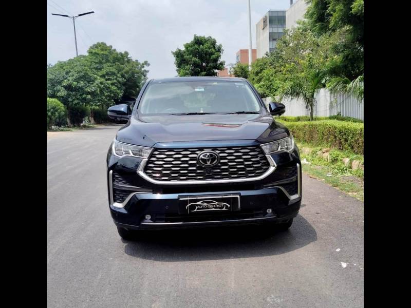 Toyota Innova Hycross ZX (O) Hybrid (Electric + Petrol) Automatic (e-CVT) 7 STR Platinum White Pearl