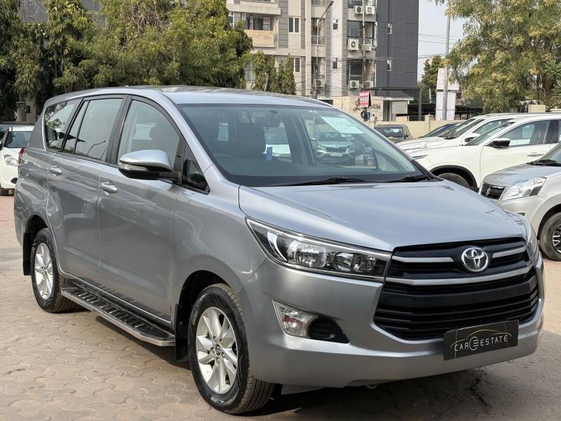 Toyota Innova Crysta 2.8 GX AT 8 STR